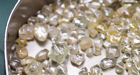 De Beers в IV квартале сократила добычу алмазов на 15%