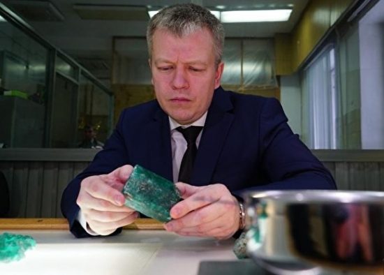 Редкий полукилограммовый изумруд, найденный в Свердловской области, может купить Гохран