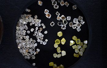 АЛРОСА в феврале 2020 реализовала алмазно-бриллиантовую продукцию на 6 млн
