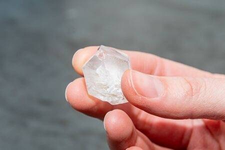 Уникальный крупный алмаз добыли в Архангельской области