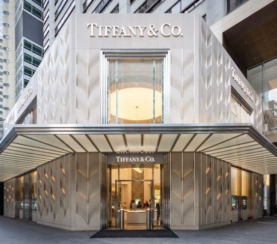 Австралийские контролирующие органы приостановили покупку ювелирной транснациональной компании Tiffany & Co. крупнейшим в мире французским концерном LVMH