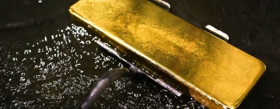 Япония: продажа золота остановлена до 31 мая
