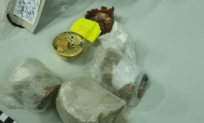 Тайник с 3,5 кг золота вскрыли в Магадане