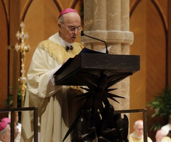 Ватиканский архиепископ Трампу: «Вам противостоят «дети тьмы»