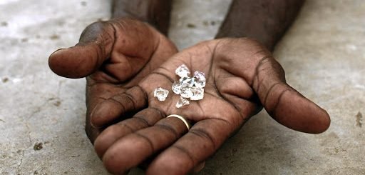 Зимбабве задумалась над продажей своего запаса алмазов