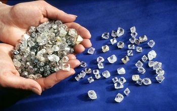 De Beers снизила цены на алмазное сырье массой свыше карата в преддверии августовского сайта