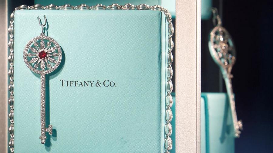 Tiffany сообщает об улучшении траектории продаж и прибыльности во втором квартале
