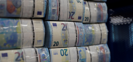 Россияне решили массово забрать валюту из банков