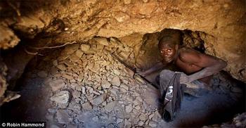 Зимбабвийские полицейские арестованы за работу с контрабандистами алмазов из Маранге
