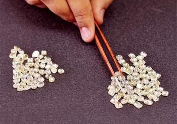 Почти 120 подозреваемых задержаны в Китае за контрабанду бриллиантов