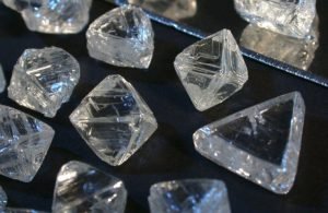 Экспорт природных алмазов из РФ сократился на 43%