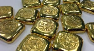 Центральные банки продают золото