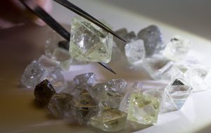 "Алроса" продала с аукциона в Бельгии алмазы на ,9 млн