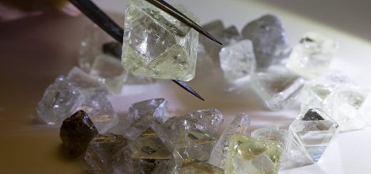 "Алроса" продала с аукциона в Бельгии алмазы на $6,9 млн
