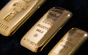 Банки РФ в октябре продали 23,6 тонны золота