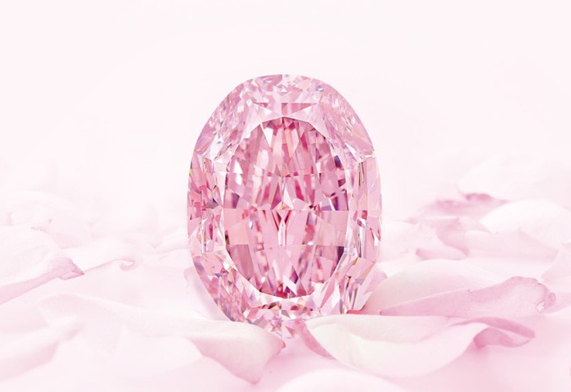 Пурпурно-розовый бриллиант Алроса принес Sotheby’s более 20 миллионов фунтов стерлингов