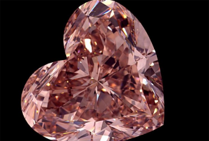 Розовый алмаз с рудника Луло компании Lucapa Diamond дал жизнь трем бриллиантам