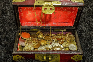 Золотые слитки и ценные полотна: сокровища, случайно найденные в США