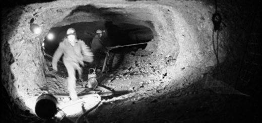 Одиннадцать горняков ждут спасения из золотого рудника в Китае