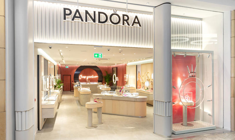 Pandora опирается на рынки США и Великобритании из-за пандемии, поскольку доходы Китая иссякают