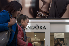 Pandora объявила о приостановке работы в России