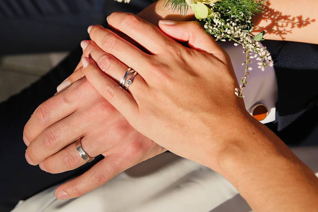 Что делают с помолвочным кольцом после свадьбы