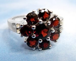 Застывшая капля крови: кольцо с гранатом (серебро) и «каменная фиалка» 02