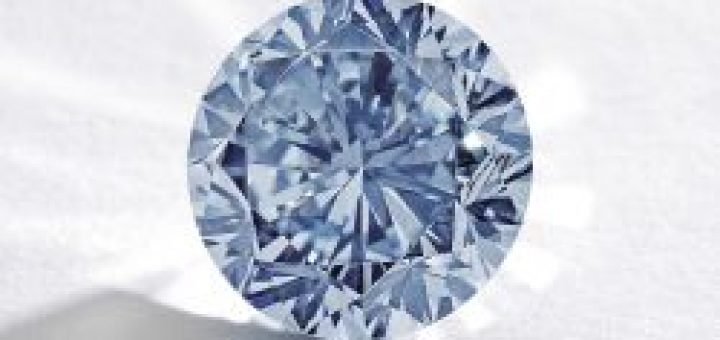 На аукционе «Сотбис» (Sotheby's) будет продан ярко-голубой бриллиант весом в 7,5 карата