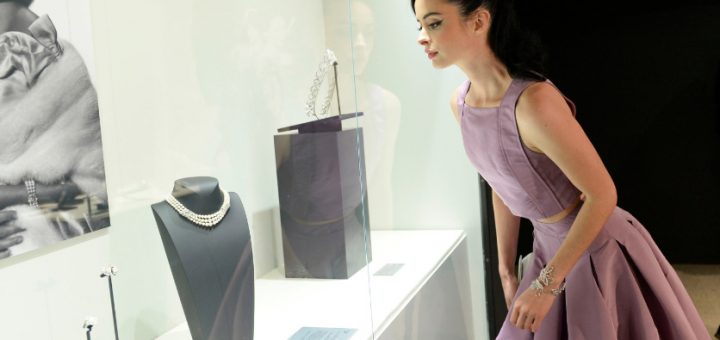 Ювелирный дом Van Cleef and Arpels представит историческую коллекцию украшений в Музее Бауэрс в Калифорнии