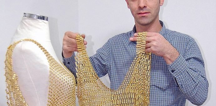 Ослепительное платье за $139,000 полностью выполненное из золота