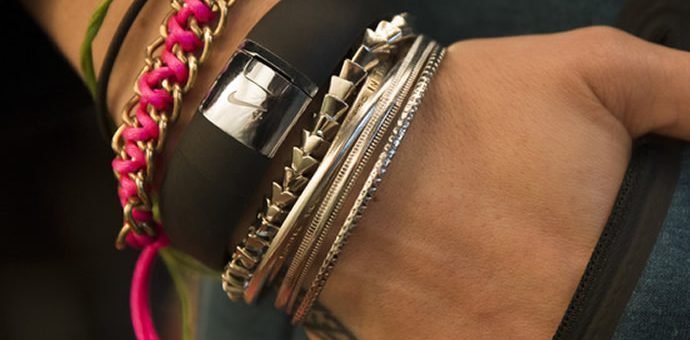 Nike представила лимитированную серию браслетов FuelBand SE в серебристом исполнении