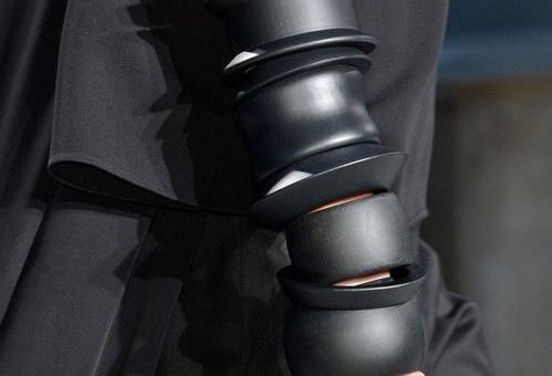 Вам нравятся черные ювелирные изделия?