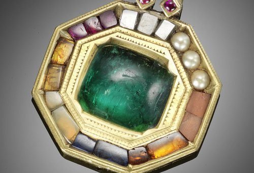 Продажа кулона с изумрудом весом 38 карат