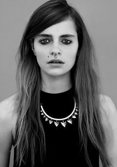 Рэйчел Энтвистл демонстрирует свои изделия для скандинавского рынка