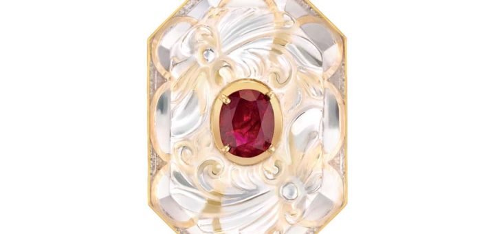 Скромный горный хрусталь прорывается в мир высокого ювелирного искусства