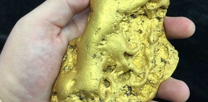 Старатель из Калифорнии нашел шестифунтовый золотой самородок