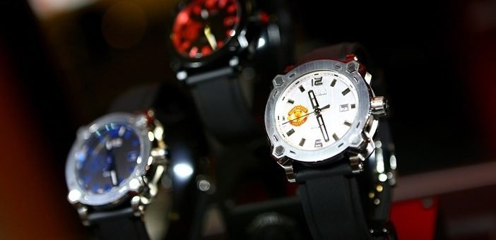 Часовой бренд Bulova преподносит в дар часы футбольному клубу «Манчестер Юнайтед» и запускает в продажу новую коллекцию