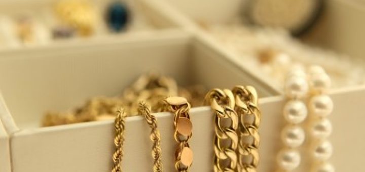 На китайско-казахстанской границе пресекли попытку нелегального провоза украшений