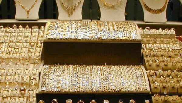 Девушка-грабитель опустошила столичный ювелирный магазин