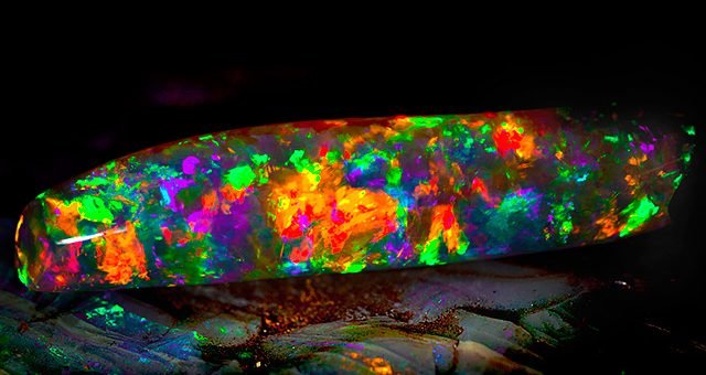 Редкий австралийский опал заполонил международные газеты