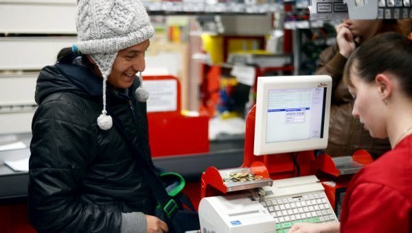 В магазинах "привычные" бумажные ценники заменят на электронные