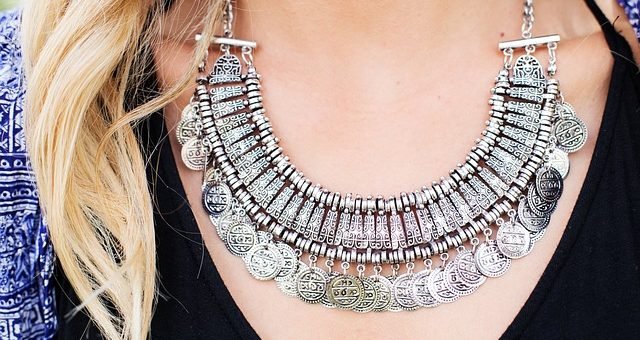 ‘Дизайнер ювелирных украшений’ попал в тюрьму за подделку накладных по закупке