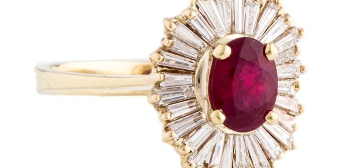 Обручальные кольца с бриллиантом багетной огранки