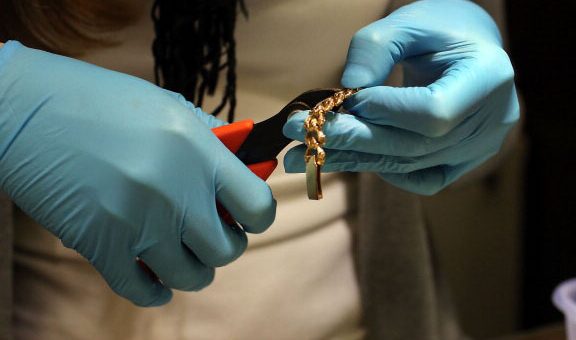 Продавцы дешевых ювелирных украшений наполняют рынок токсичными изделиями