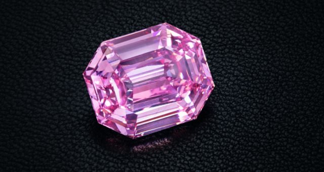Редкий бриллиант продан за колоссальные деньги