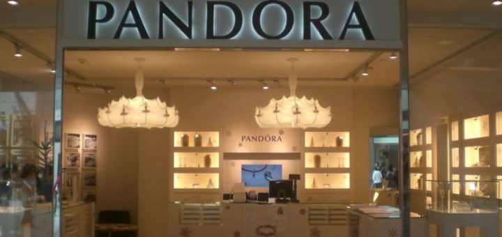 При ограблении ювелирного магазина Pandora были украдены украшения на сумму $500 000
