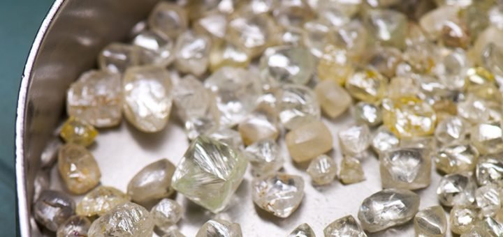 De Beers в IV квартале сократила добычу алмазов на 15%