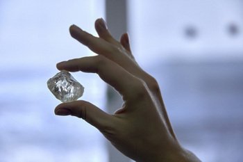 Полиция Анголы изъяла алмаз массой 147 каратов